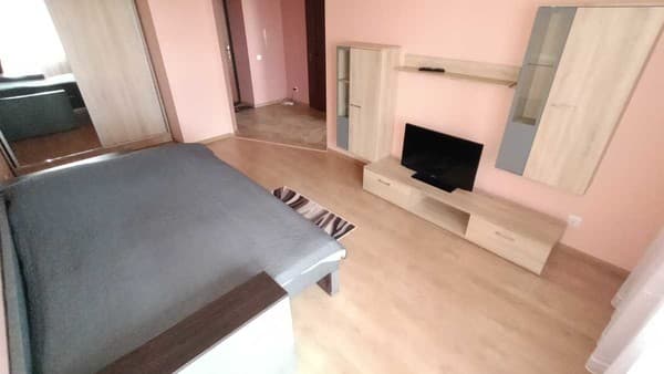 возле железнодорожного вокзала и областной больницы 11